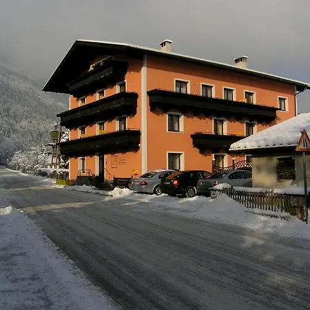 Bed and Breakfast Handle 2*