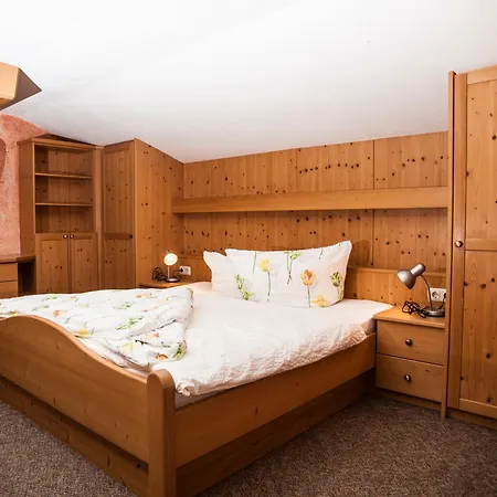 Bed & Breakfast Handle