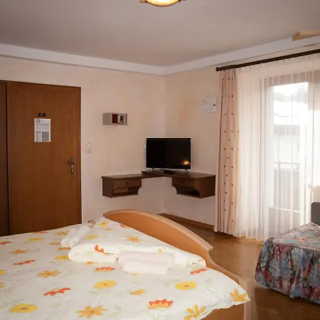 Bed & Breakfast Handle 2*