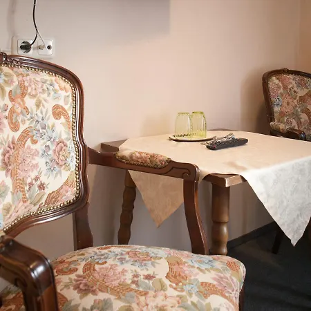 Bed & Breakfast Handle 2*