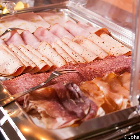 Bed & Breakfast Handle 2*