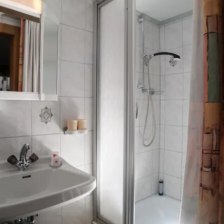 Bed & Breakfast Handle 2*