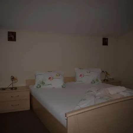 Bed & Breakfast Handle